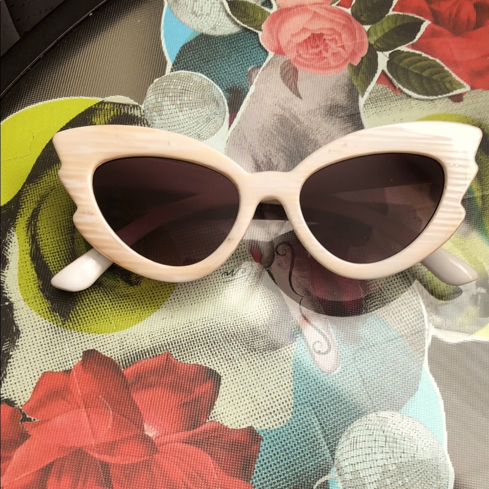 Aguabendita Women’s Cat Eye Sunglasses in Cream